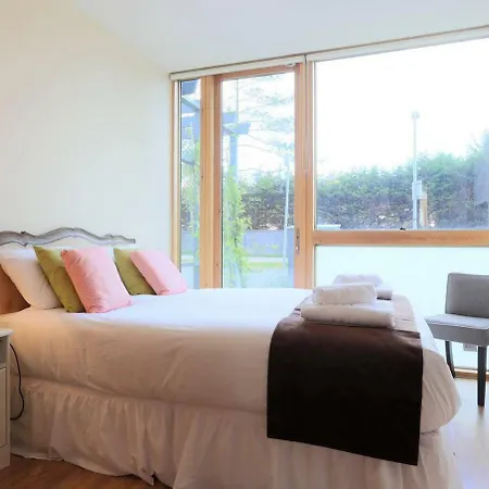 Super Sunny, Large 2 Bed, Trendy,private 아파트 더블린